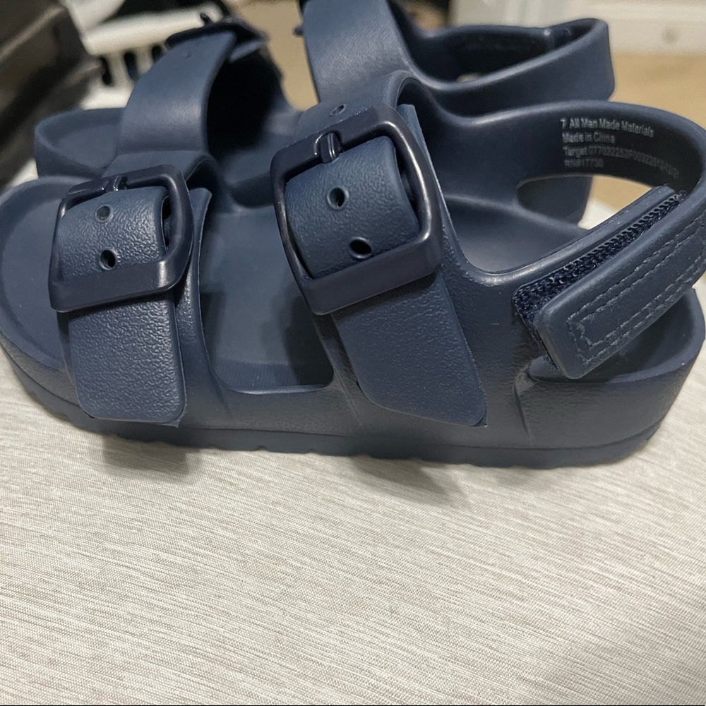 Toddler size 7 navy sandals